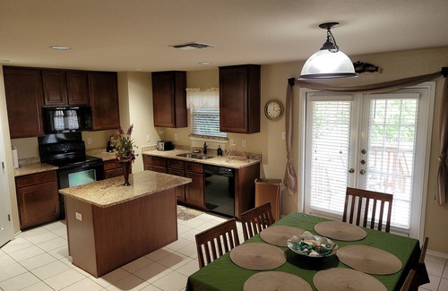 Southside House | Air & Space Force Basic Training Grads/Ex-Large home mins from Lackland AFB/Golf