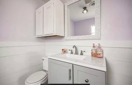 Humble House | Air Travelers Reprieve- Downtown Humble 4 miles from the airport