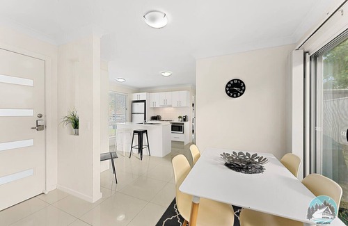 Oxley Park Cottage | Aircabin - Oxley Park - Lovely & Comfy - 2 Beds
