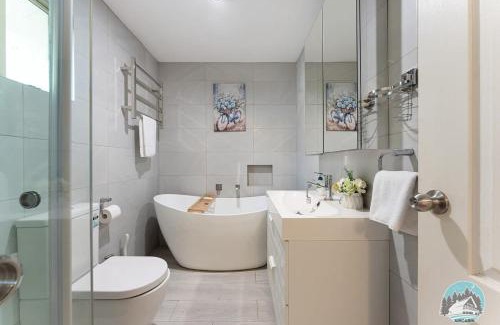 Seven Hills House | Aircabin - Seven Hills - Lovely - 3 Beds Townhouse