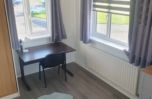 Sandtoft Apartment | Airfield Views, South Yorkshire Wildlife Park, book a pleasure flight trip