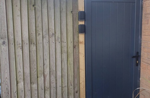 Sandtoft Apartment | Airfield Views, South Yorkshire Wildlife Park, book a pleasure flight trip