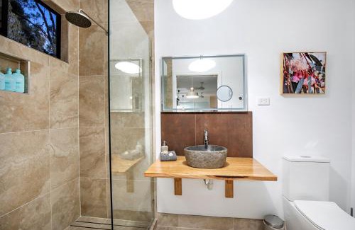 Woodwark Cabin | Airlie Beach Eco Cabins - Adults Only
