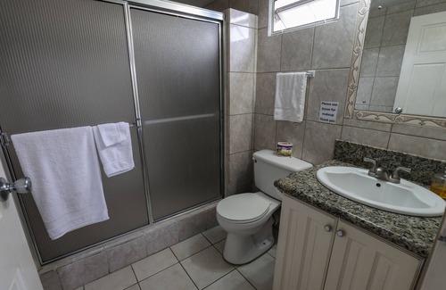 Piarco Bed & Breakfast | Airport Inn