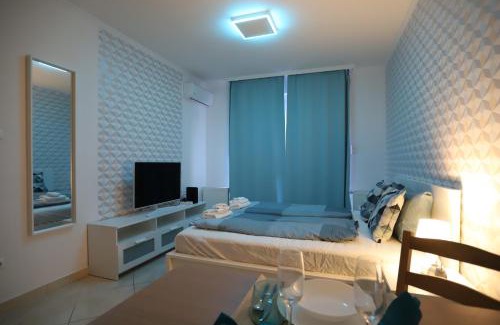Vecses Apartment | Airport Luxury Apartment with Balcony + Free parking