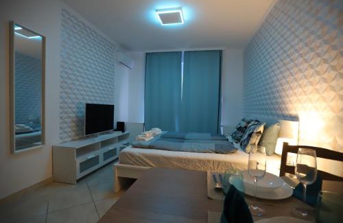 Vecses Apartment | Airport Luxury Apartment with Balcony + Free parking