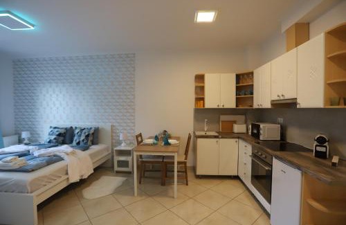 Vecses Apartment | Airport Luxury Apartment with Balcony + Free parking