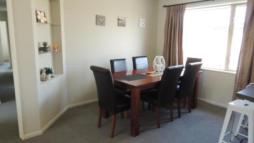 Northwood House | Airport, motorway, shopping handy