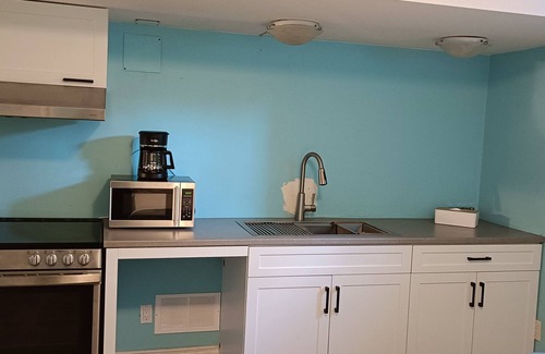 Moncton House | Airport Oasis: Cozy Retreat & Amenities