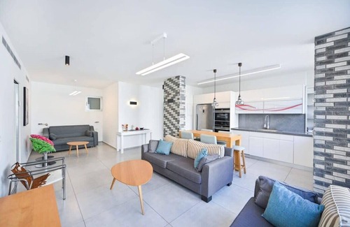 Tel Aviv Apartment | Airy 2BR at Trumpeldor By HolyGuest