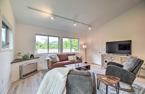Jeffersonville Apartment | Airy and Bright Hideaway Near Smugglers Notch!