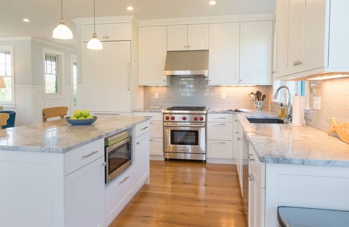 West of Town House | Airy and Spacious, near Beach, Golf and Bartlett's Farm with Community Pool