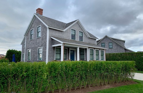 West of Town House | Airy and Spacious, near Beach, Golf and Bartlett's Farm with Community Pool