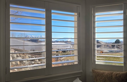 Eagle Mountain House | Airy Basement Suite - Private Entrance/Parking
