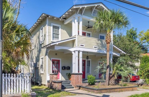 Westside Apartment | Airy & Light Filled Executive Rental Downtown