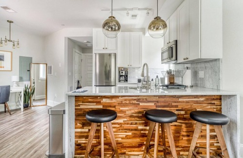 U Street Corridor House | Airy U Street 1BR w/W/D, nr Subway, Park & Dining, by Blueground