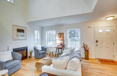 West Cape May House | Airy West Cape May Cottage Less Than 1 Mi to Beach!