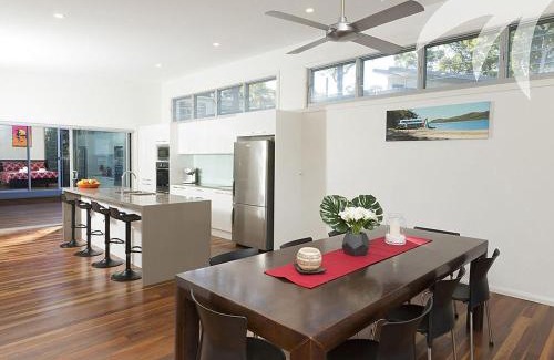 Smiths Lake House | Akama
