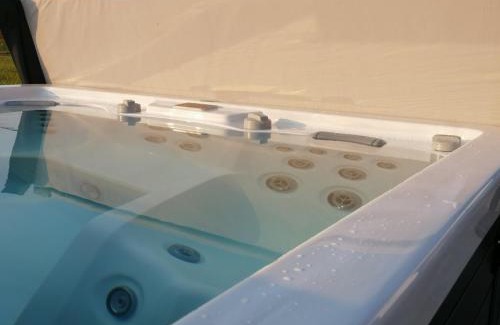 Zandvoorde House | Akkerland - incl infra-red sauna - excl option hot swimspa from Spring-Halloween -1 bedroom 1-3 pers - 2 bedrooms 4-6 pers