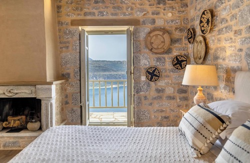 Karavostasi House | Akrolithi Guesthouse