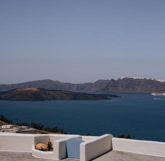 Akrotiri Villa | Akrorama private villas and suites