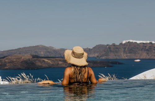 Akrotiri Villa | Akrorama private villas and suites