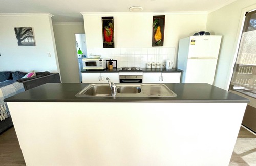 Kingscote House | Al-Pac-Em Inn - Farm Stay