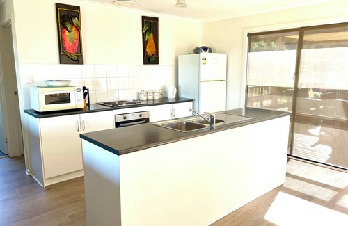 Kingscote House | Al-Pac-Em Inn - Farm Stay