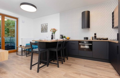Muranow Apartment | Al. Solidarności 60B| Studio for 4 Guests| Parking