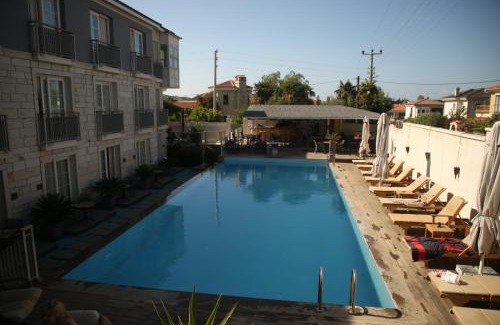 Tokoglu Hotel | Alaçatı Çınar Otel