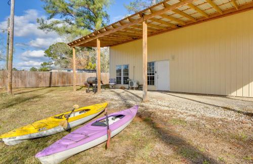 Andalusia Apartment | Alabama Lakefront Getaway with Kayaks and Patio