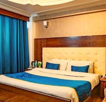 Knollswood Hotel | Alarks Inn