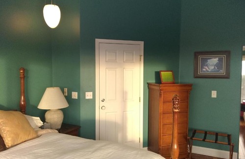 Mid-Hillside Bed & Breakfast | Alaska Sundance Retreat Bed & Breakfast