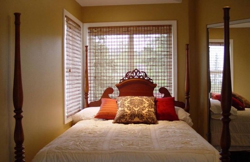 Mid-Hillside Bed & Breakfast | Alaska Sundance Retreat B&B