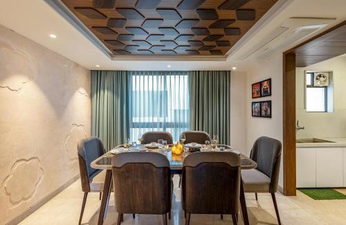 Lalkothi Villa | Alaya Stays Manhattan 1804 - 3 BHK Duplex With Stunning Views, Office & Stylish Bar