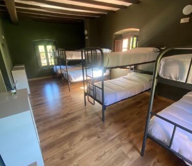 Quiros Hostel | Albergue de Arrojo