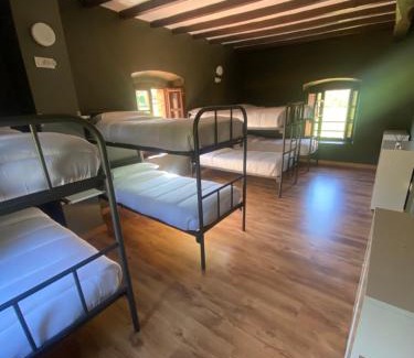 Quiros Hostel | Albergue de Arrojo