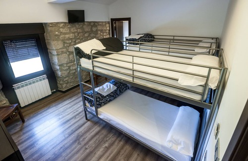 Tardajos House | Albergue La Fábrica