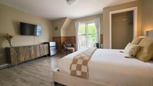 Shelburne Hotel | Albert's