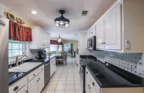 Albertville House | Albertville lovely 3 bedroom family home