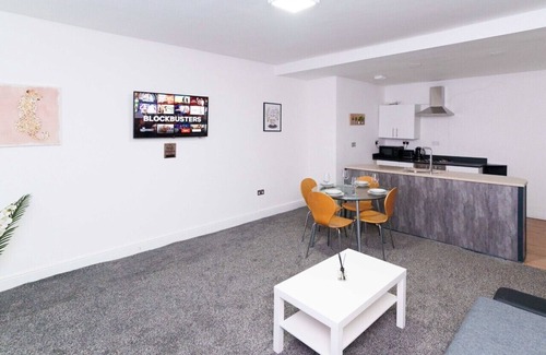 Morley Apartment | Albion 2 Bed Apartment Sleeps 6 with Parking