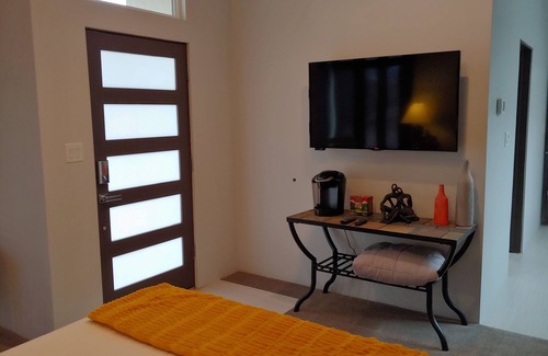 Ventana Ranch House | Albuquerque West Contemporary Casita Retreat with a View