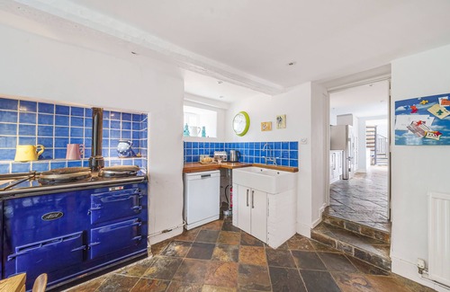 Charmouth House | Albury House - sleeps 8 guests in 4 bedrooms