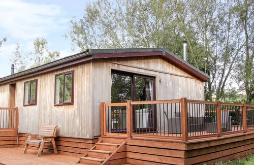 Hopton Castle House | ALDER RIVER LODGE, family friendly, with hot tub in Clun