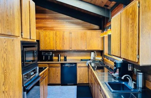 Union House | Alderbrook 2 Bedroom Golf Course Home w/View & Hot Tub