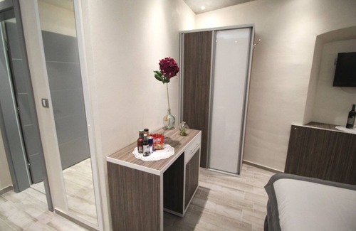 City Center House | Alessio Premium Rooms - King Room 4
