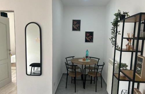 Fagaras House | Alex House