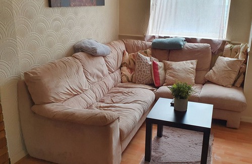 Measham House | Alex's place-House in a quiet area.n1 double room available.