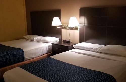 Park River Hotel | Alexander House Motel