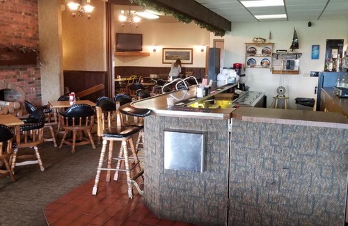Park River Hotel | Alexander House Motel